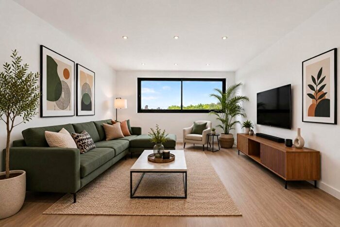 3 Bedroom Duplex To Rent In Triangle Road, London Fields, Hackney, E8