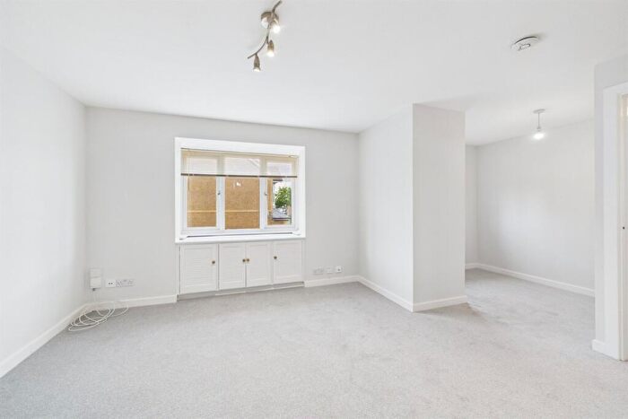 Flat To Rent In Limpsfield Avenue, Thornton Heath, CR7