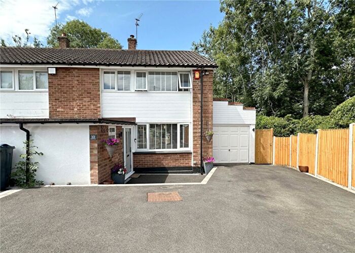 3 Bedroom End Of Terrace House For Sale In Burnlea Grove, Birmingham, B31