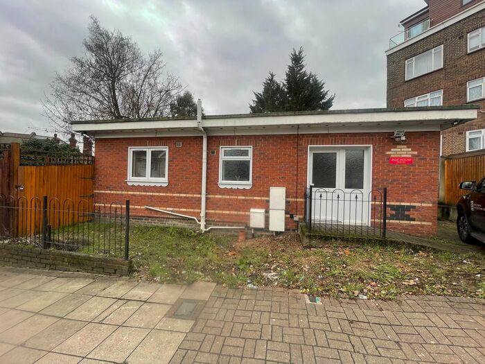 2 Bedroom Detached Bungalow To Rent In Dudden Hill Lane, London, NW10