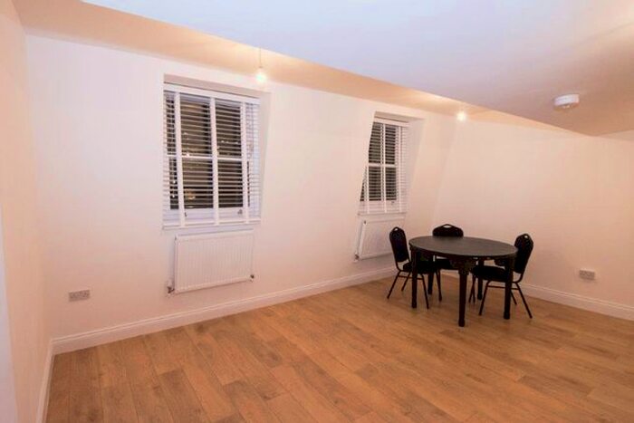 3 Bedroom Flat To Rent In Caledonian Road, London, N1