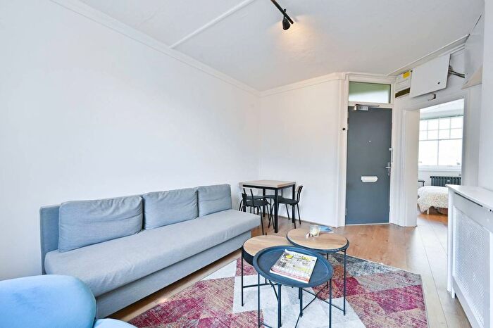 1 Bedroom Flat To Rent In Aldwych Buildings, Camden, London, WC2B