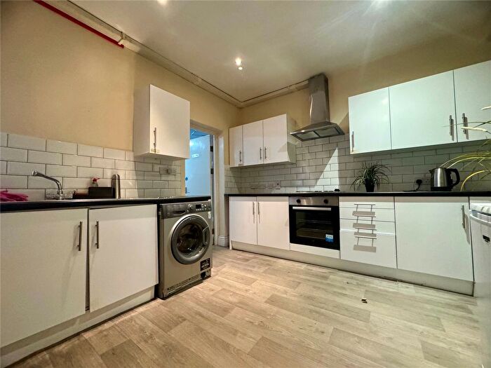 6 Bedroom Detached House To Rent In Latimer Road, Croydon, Surrey, CR0