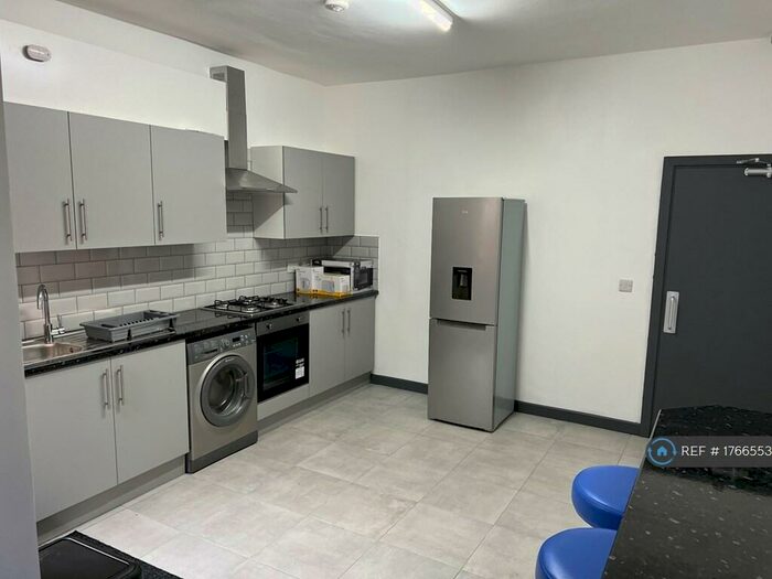 5 Bedroom Terraced House To Rent In Wincombe Street, Manchester, M14