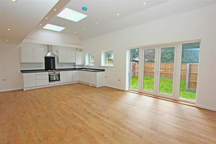 3 Bedroom Flat To Rent In Spencer Road, South Croydon, CR2