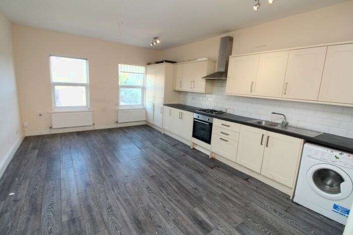 2 Bedroom Flat To Rent In Lee High Road, Lewisham, SE13