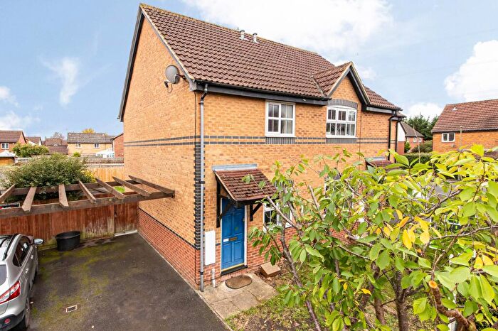 2 Bedroom Semi-Detached House For Sale In Roding Way, Didcot, OX11