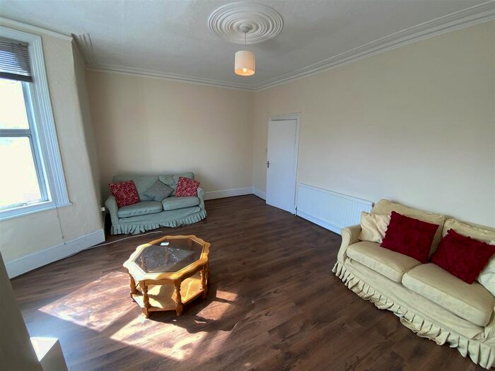 3 Bedroom Flat To Rent In Lordship Lane, Wood Green, N22