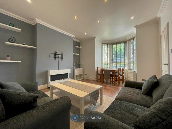 4 Bedroom Terraced House To Rent In Chillingham Road, Newcastle Upon Tyne, NE6