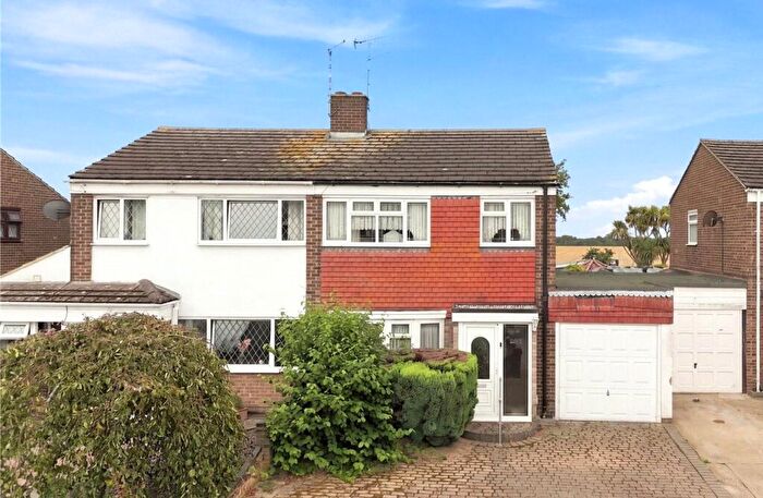 3 Bedroom Semi-Detached House For Sale In Conway Avenue, Great Wakering, Essex, SS3