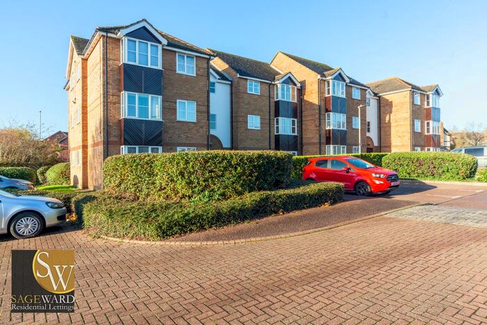 2 Bedroom Flat To Rent In Foxes Close, Hertford, SG13