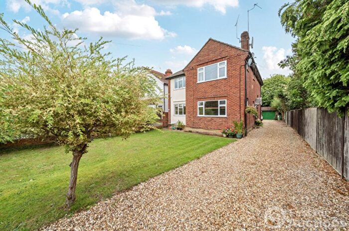 2 Bedroom Maisonette For Sale In Blackamoor Lane, Maidenhead, Berkshire, SL6