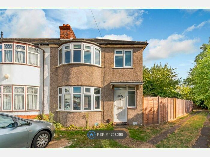 3 Bedroom Semi-Detached House To Rent In Windsor Gardens, Hayes, UB3