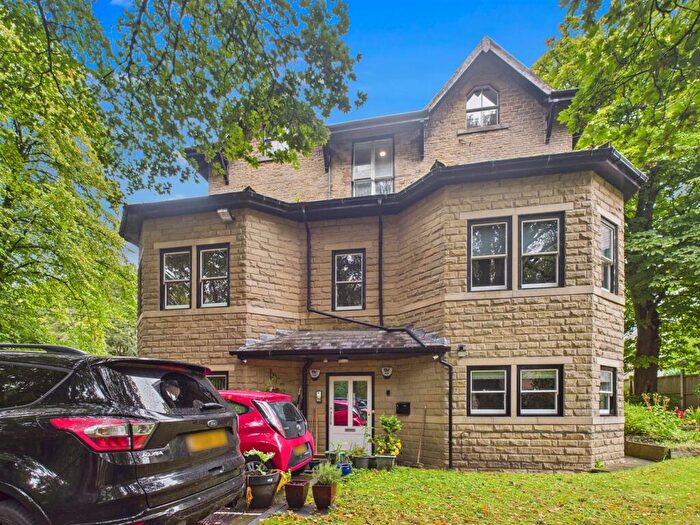 2 Bedroom Flat For Sale In Park Road, Buxton, SK17