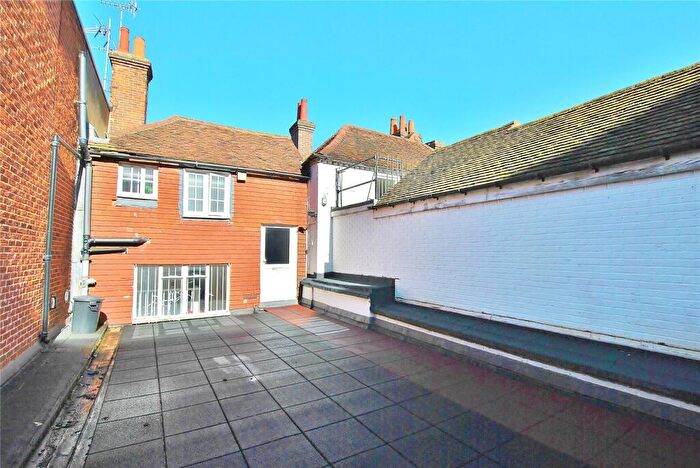 2 Bedroom Maisonette To Rent In High Street, Guildford, Surrey, GU1