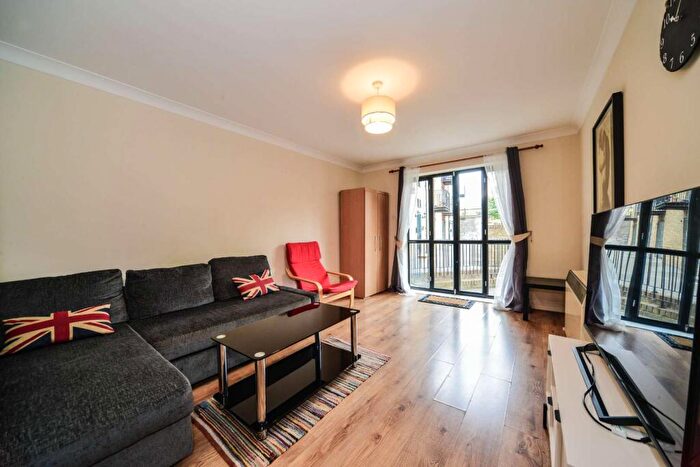 1 Bedroom Flat To Rent In Brunel House, Canary Wharf, London, E14