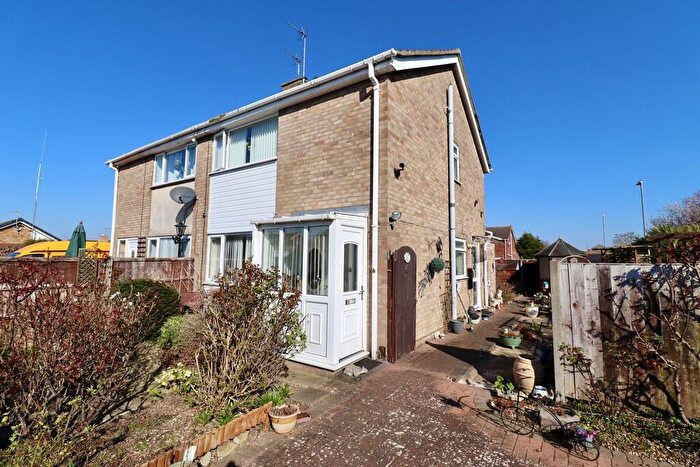 3 Bedroom Semi-Detached House For Sale In Sidlaw Grove, Lincoln, LN5
