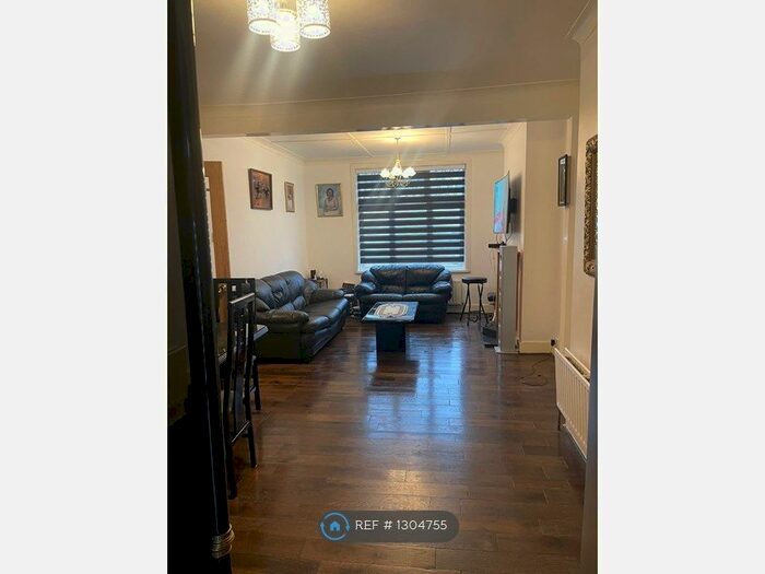 3 Bedroom Terraced House To Rent In Oak Road, Erith DA8