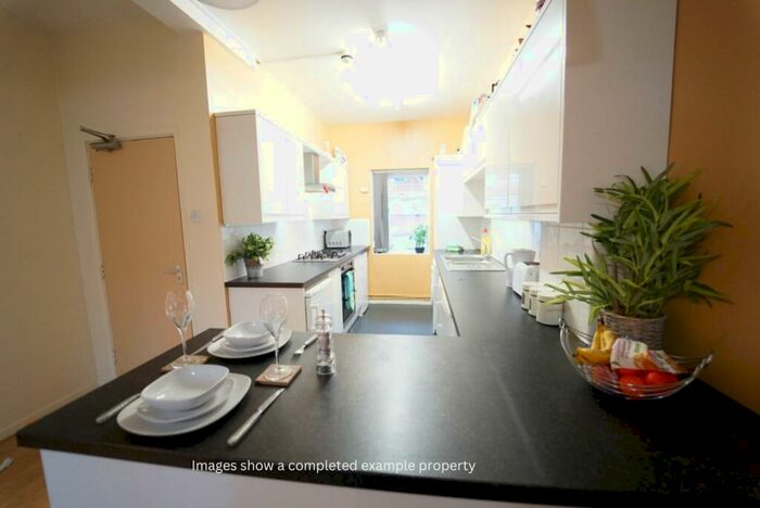 6 Bedroom Apartment To Rent In Gamble Street (Pp), NG7