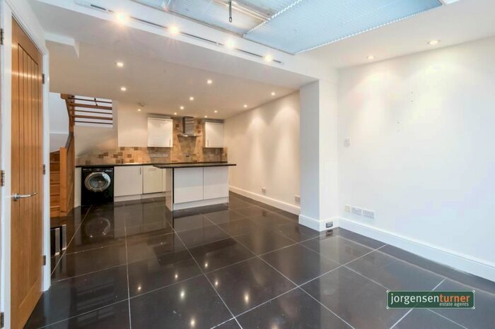1 Bedroom Terraced House To Rent In Becklow Road, Shepherds Bush, London, W12