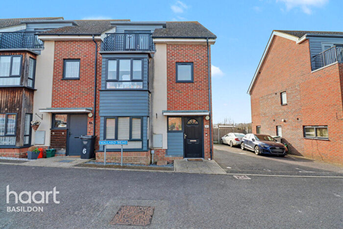3 Bedroom End Of Terrace House For Sale In Mallard Mews, Basildon, SS14