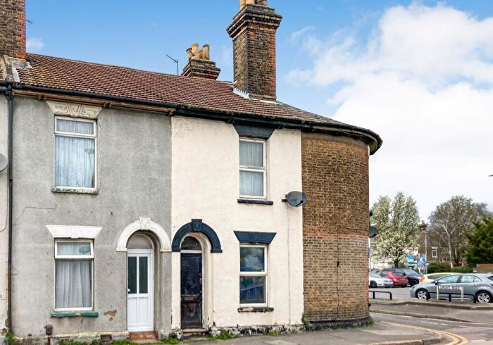3 Bedroom Terraced House For Sale In Station Road, Strood, Rochester, Kent, ME2