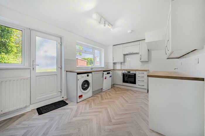 3 Bedroom End Of Terrace House To Rent In Graham Avenue, Pangbourne, RG8