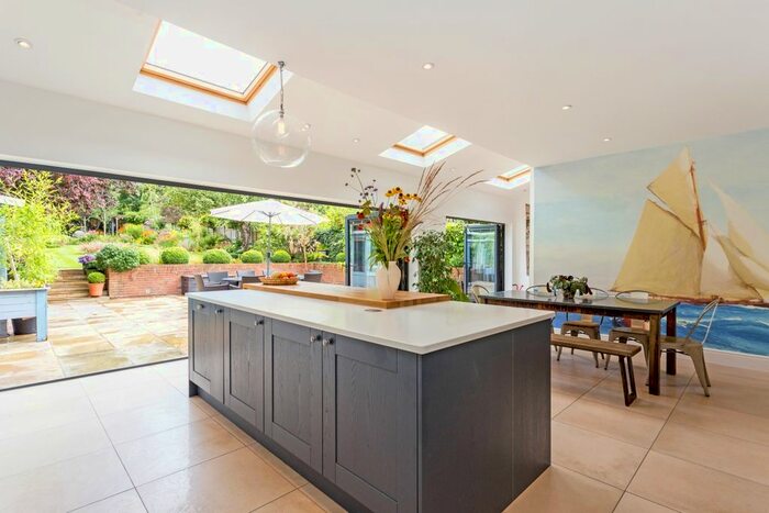 5 Bedroom Semi-Detached House To Rent In Bradmore Way, Coulsdon, CR5