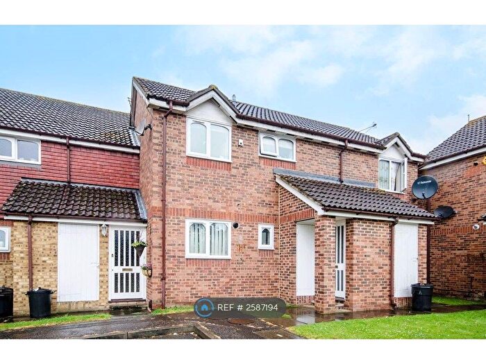 2 Bedroom Flat To Rent In Dollis Crescent, Ruislip, HA4