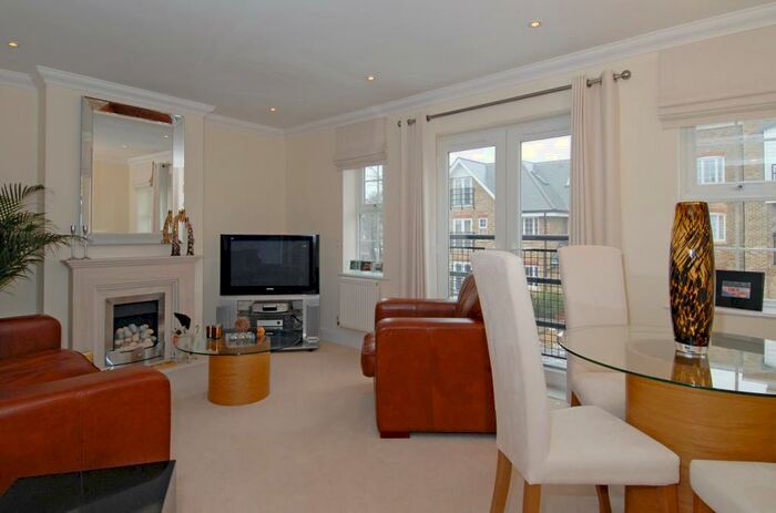 2 Bedroom Apartment To Rent In Whittets Ait, Weybridge, KT13