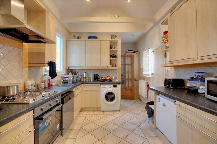 3 Bedroom Semi-Detached House To Rent In Park Avenue, Enfield, EN1