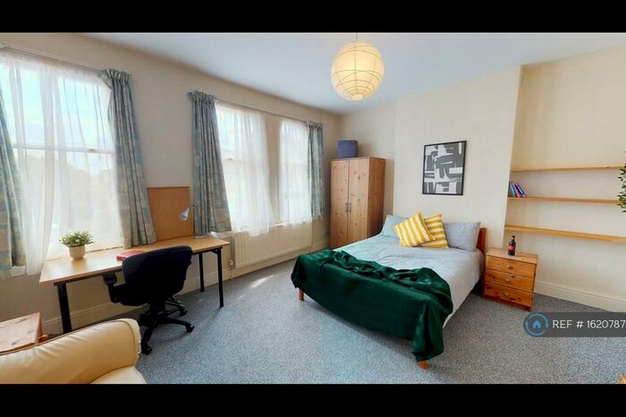 4 Bedroom Semi-Detached House To Rent In Clarendon Park Road, Leicester, LE2