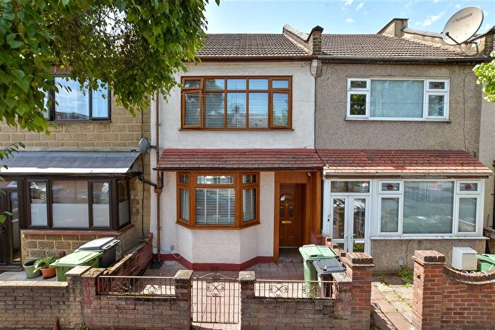 3 Bedroom Terraced House For Sale In Borwick Avenue, Walthamstow, E17