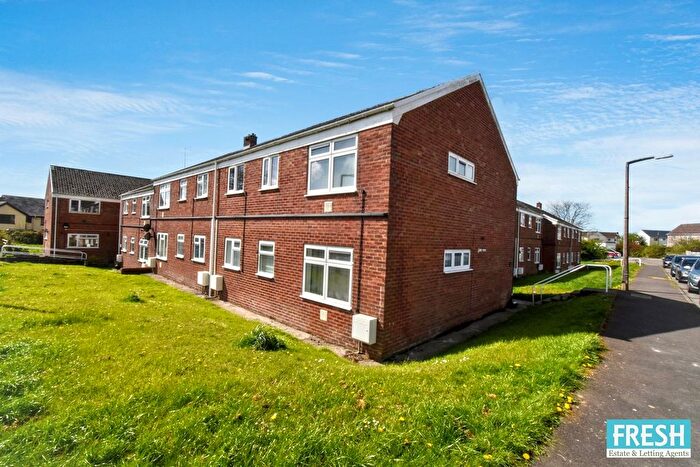 2 Bedroom Flat For Sale In Coed Lan, Three Crosses, Swansea, SA4
