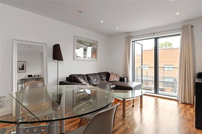 2 Bedroom Apartment To Rent In Kings Quarter, Copenhagen Street, Islington, London, N1