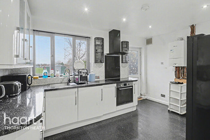 3 Bedroom Semi Detached House For Sale In Green Lane, Thornton Heath, CR7