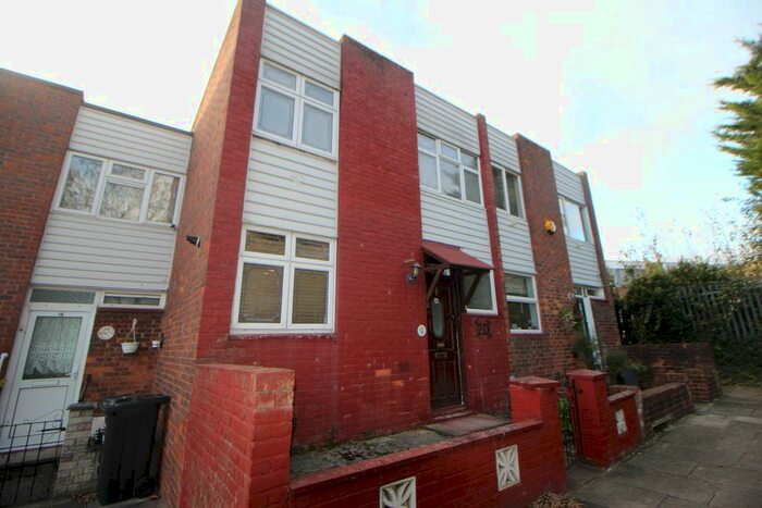 4 Bedroom Terraced House To Rent In Kesteven Close, Hainault IG6