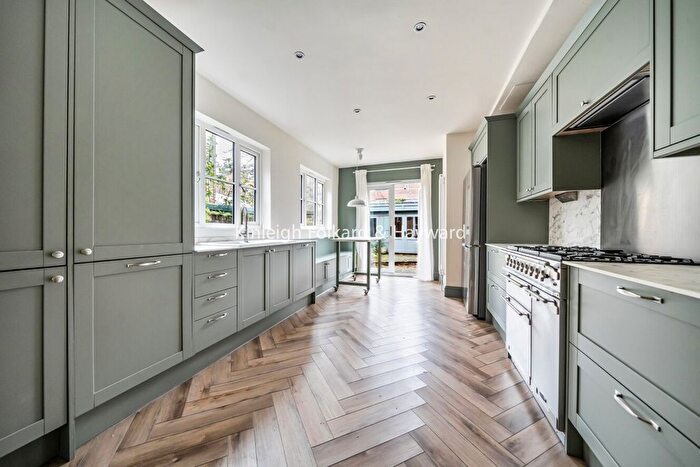 3 Bedroom Terraced House To Rent In Queens Road, Bromley, BR1