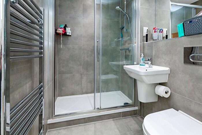 2 Bedroom Flat For Sale In High Street, Slough, SL1
