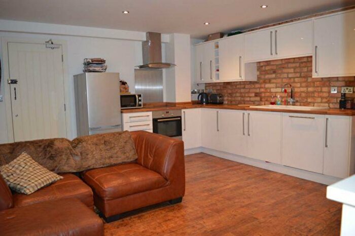 1 Bedroom Flat To Rent In High Street, BH21