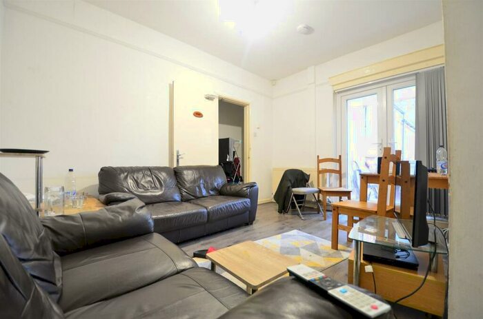 5 Bedroom Terraced House To Rent In Milner Rd, Selly Oak. Mins Walk To University Of Birmingham, B29