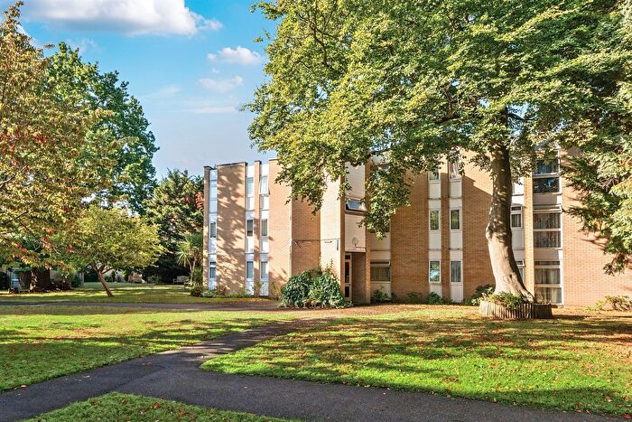 2 Bedroom Flat For Sale In Winchester Close, Enfield, EN1