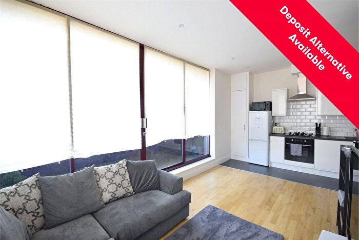 2 Bedroom Flat To Rent In Consort Way, Horley, Surrey, RH6