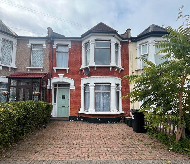 3 Bedroom Terraced House For Sale In Holmwood Road, Ilford, Essex, IG3