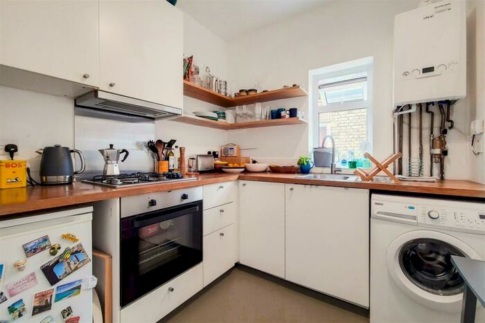 2 Bedroom Flat To Rent In Hitcham Road, London, E17