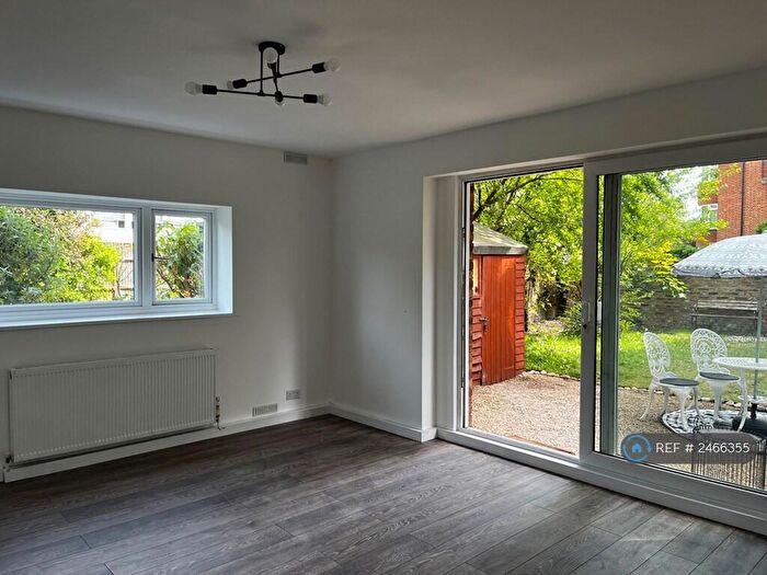 2 Bedroom Maisonette To Rent In South Terrace, Surbiton, KT6