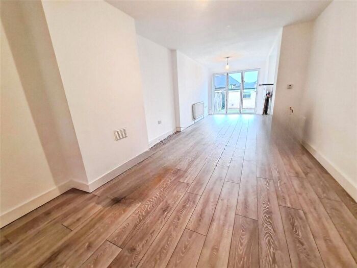 3 Bedroom Flat To Rent In Linden Road, Southampton, Hampshire, SO16