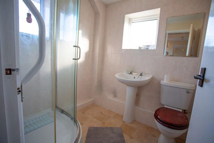 3 Bedroom Property For Sale In Furnham Crescent, Chard, TA20