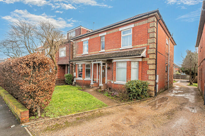 2 Bedroom Flat For Sale In Winchester Road, Shirley, Southampton, Hampshire, SO16