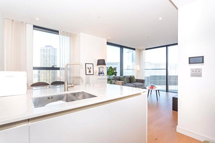 2 Bedroom Apartment To Rent In Hampton Tower, South Quay Plaza, Marsh Wall, Canary Wharf, E14